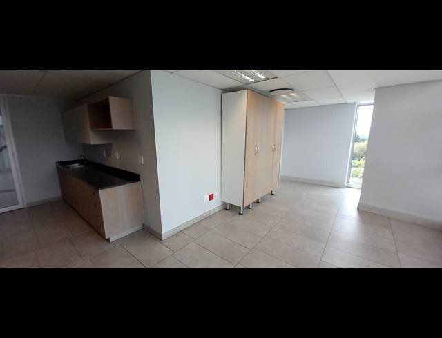 527M² OFFICE TO LET IN BRYANSTON